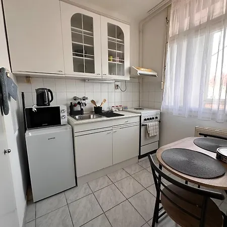 公寓 Savaria Kucko 松博特海伊